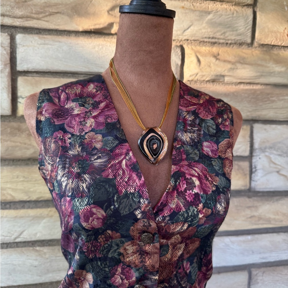 Vintage 90’s Whimsygoth Dark Floral Vest with Pink and Black Pattern - Picture 4 of 6